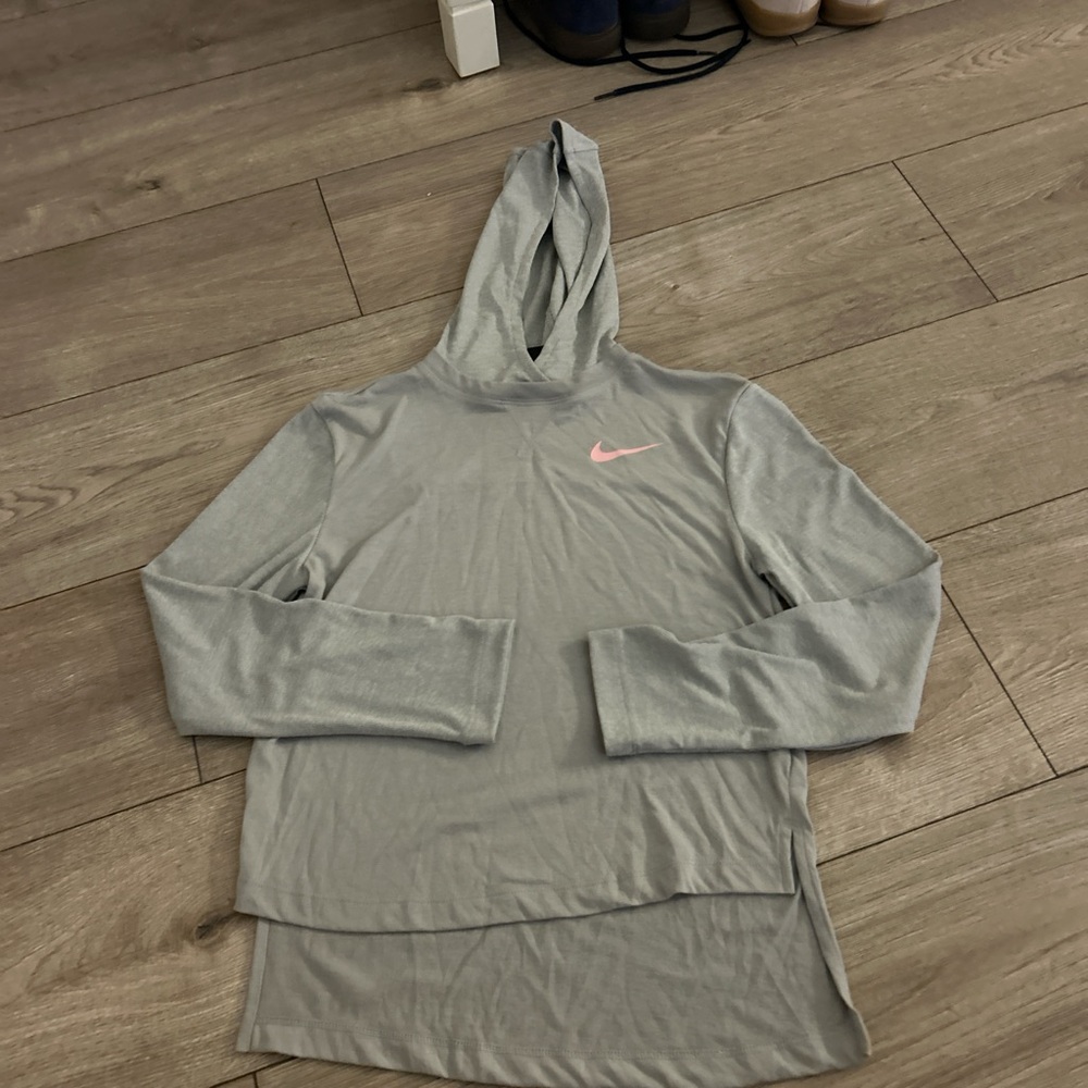 Nike Dri-Fit hooded long sleeve top
never worn
Youth girls M